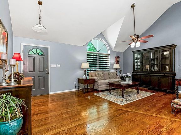 2nd image of 117 NE Nightshade Ave