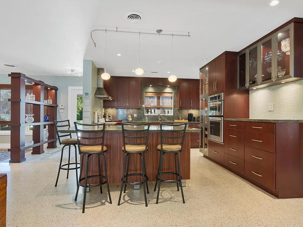 3 bed, 1971 sqft, $10,000 — Photo 4