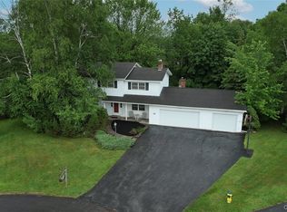 8221 Windbrooke Rd, Manlius, NY 13104