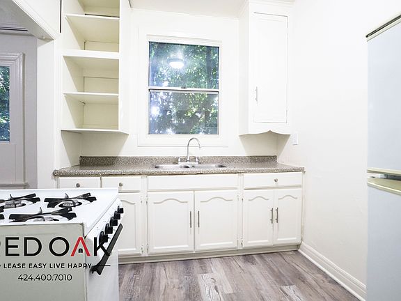 4th image of 121 N Kenmore Ave #109