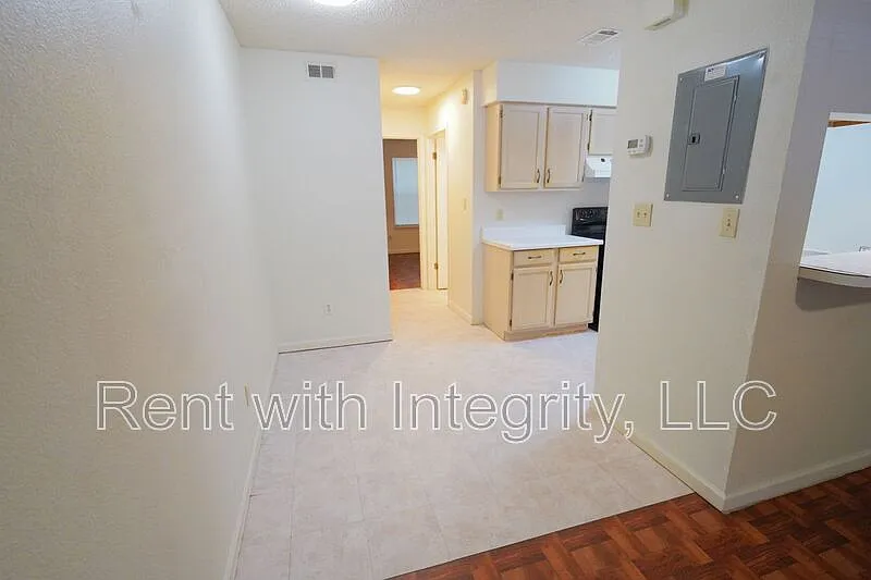 3 bed, 2.0 bath, 1088 sqft, $1,299 — Photo 4