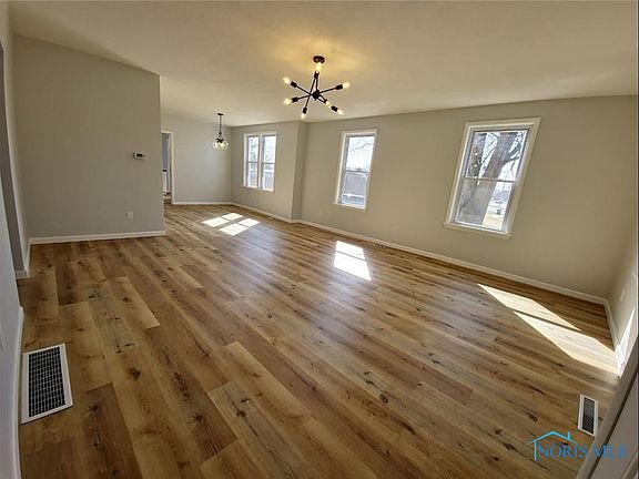 4th image of 231 W High St