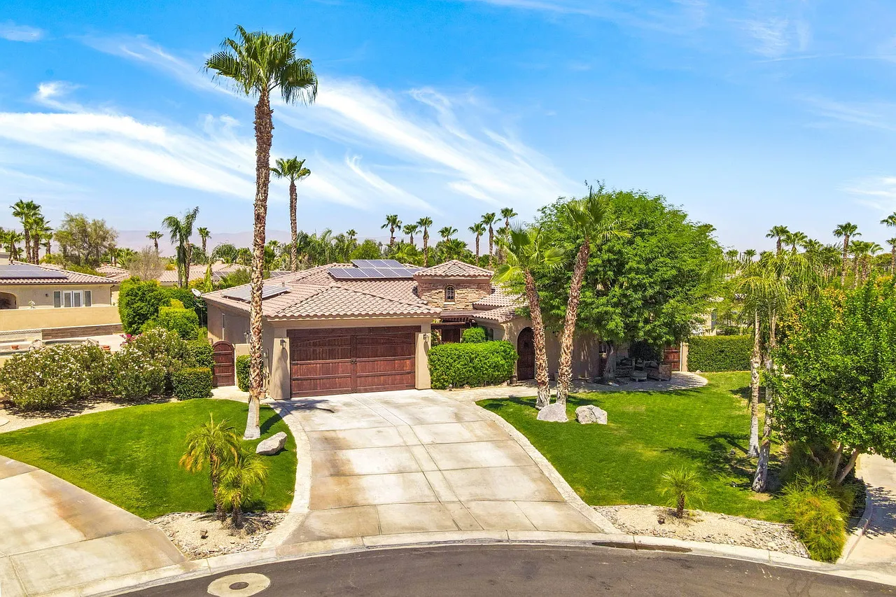 4 bed, 4.5 bath, 3488 sqft, $7,995 — Photo 3