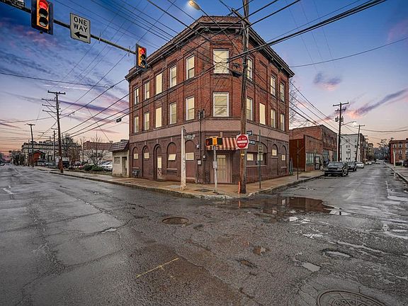 2nd image of 152 N Washington St