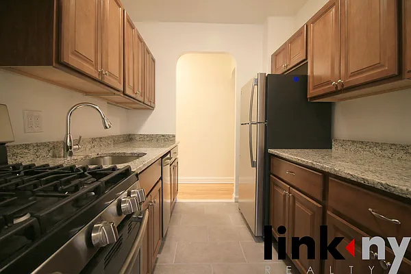 Rented by Link NY Realty | media 10