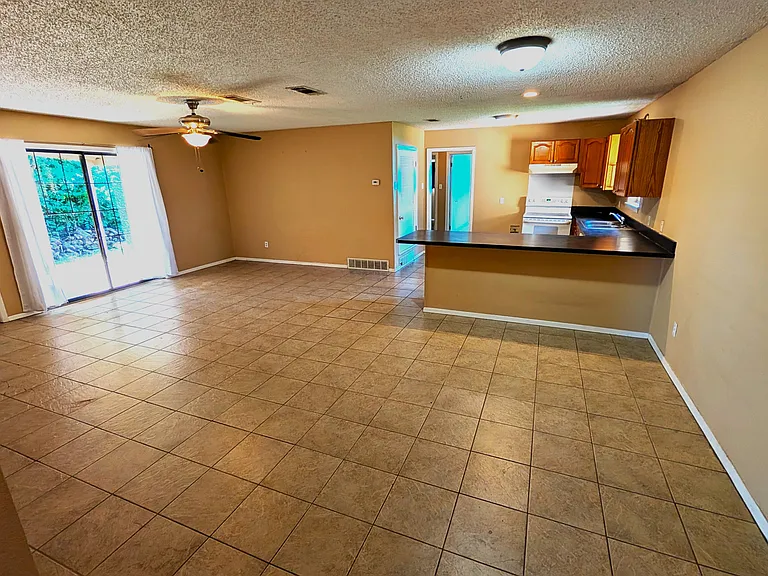 821 Gregory Ave — Photo 6