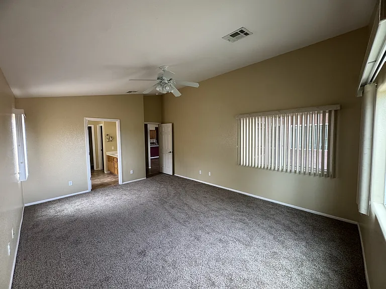 3411 Rosewood St — Photo 7