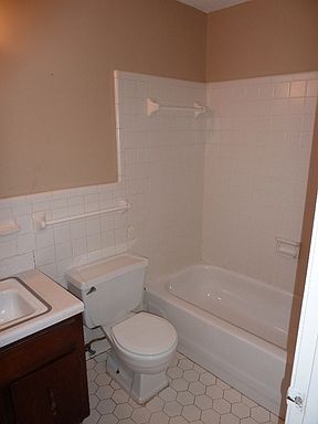 3rd image of 6635 Gatewood Cir