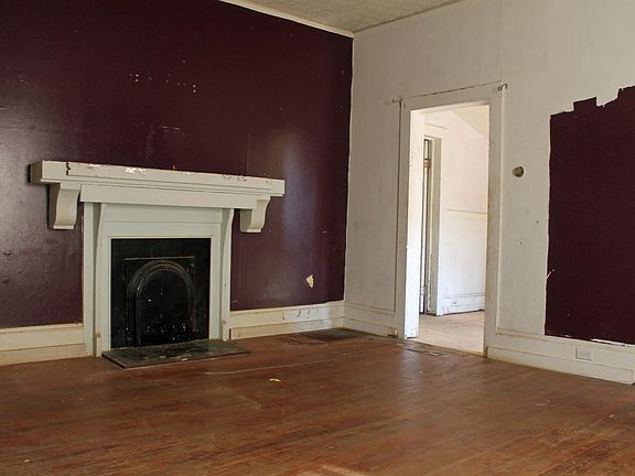 3rd image of 114 4th St