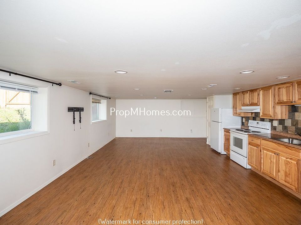 1st image of 5160 NE Columbia Blvd #B