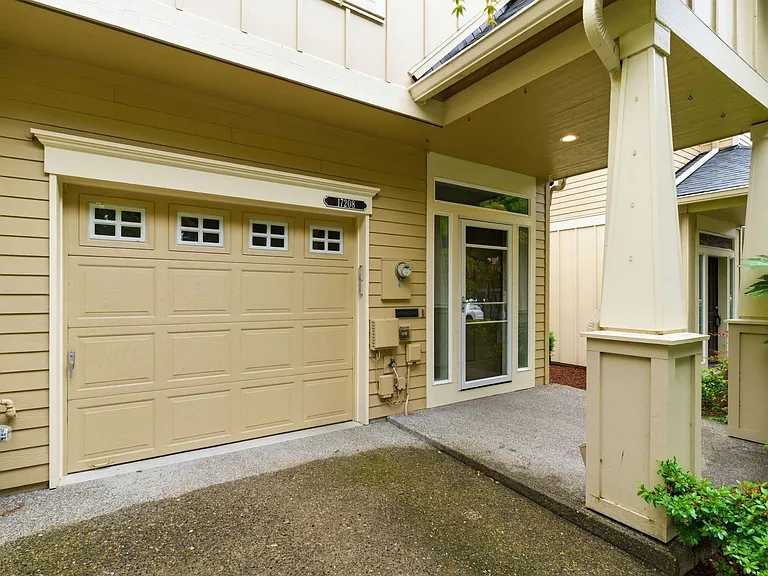 17208 SW Pleasanton Ln — Photo 3