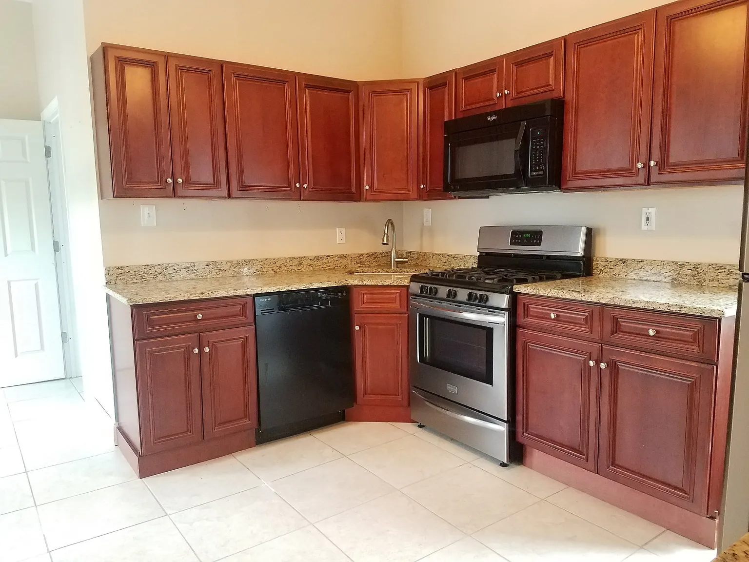 3 bed, 1.0 bath, $3,000 — Photo 1
