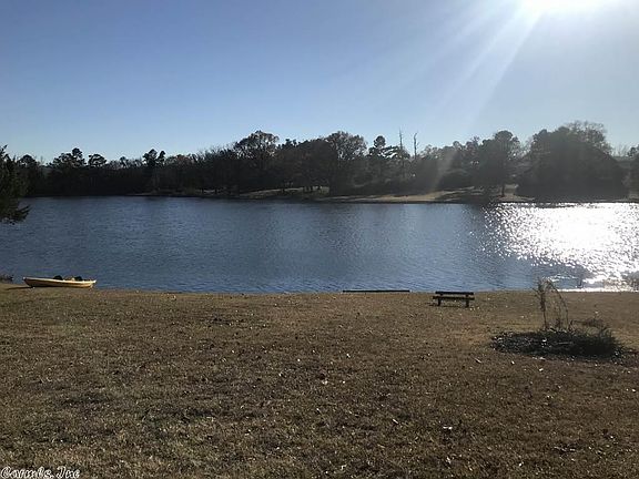 5th image of 1009 Lakeside Dr