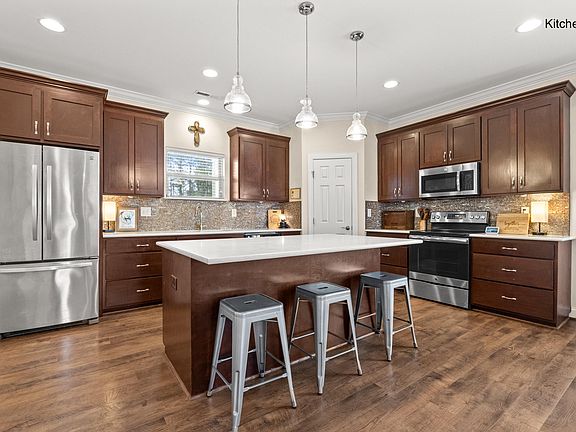 3rd image of 11261 Island View Ln