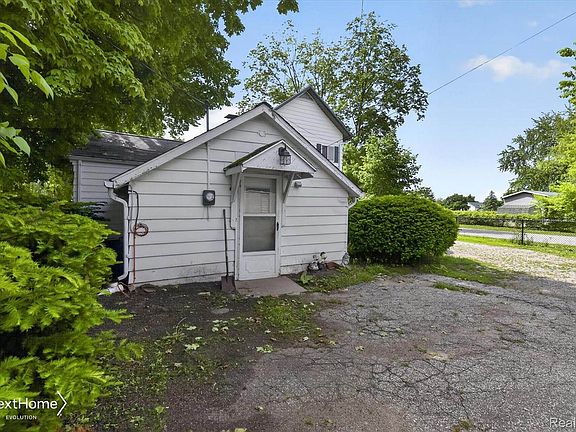 3rd image of 783 E Huron River Dr