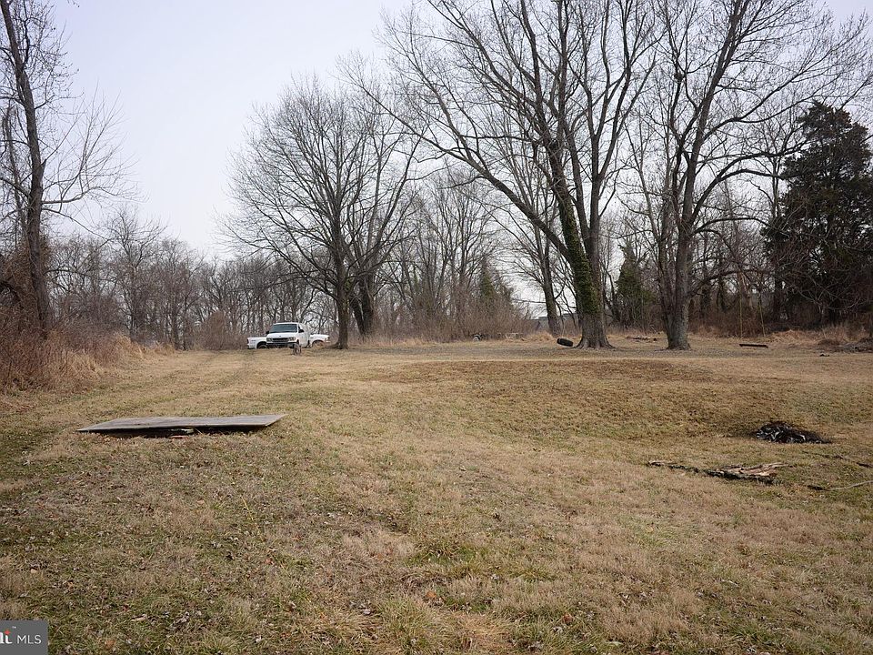 2nd image of 23521 Frederick Rd