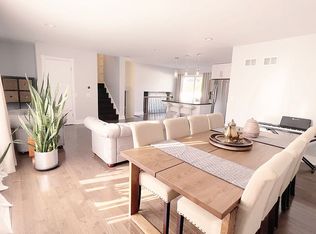 698 Cherrywood Dr, Wheeling, IL 60090