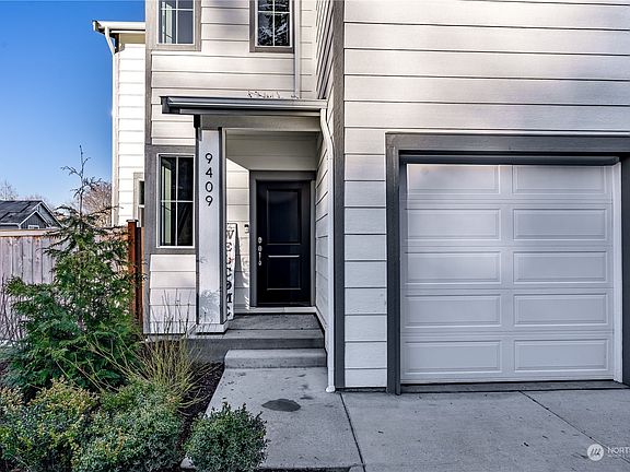 3rd image of 9409 Fairhaven Circle E