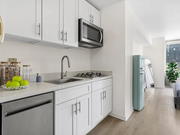 500 W 43rd St APT 8C, New York, NY 10036