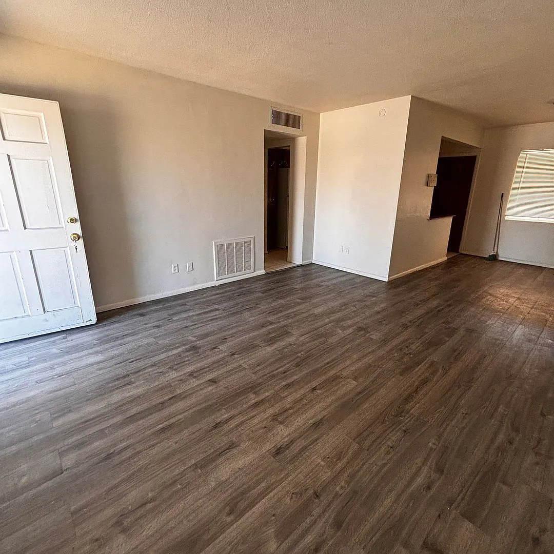 4 Bedroom rental home in Tempe! — Photo 2
