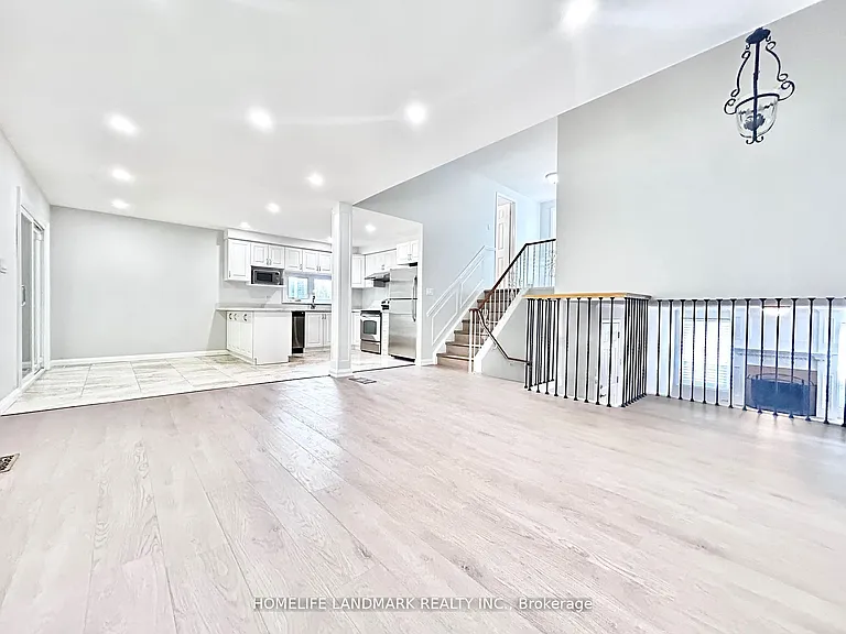 18 Summerfeldt Cres — Photo 8