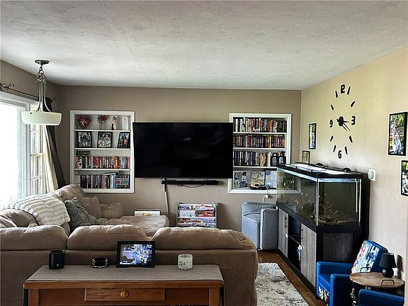 5th image of 420 E Winter Ave