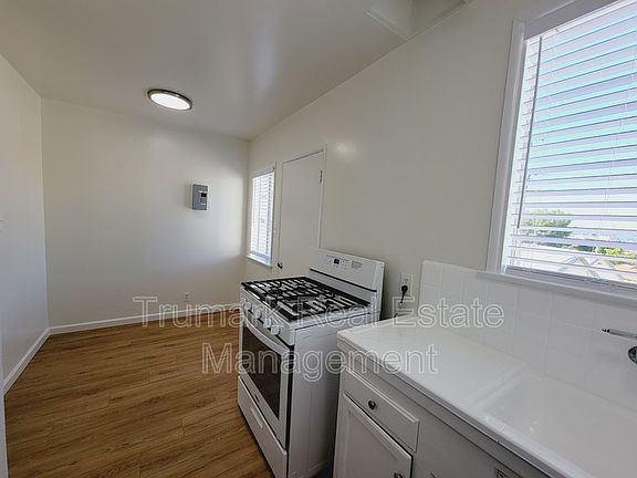 3rd image of 1548.5 E Wilson Ave