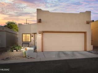 555 W Parkwood Ct, Green Valley, AZ 85614