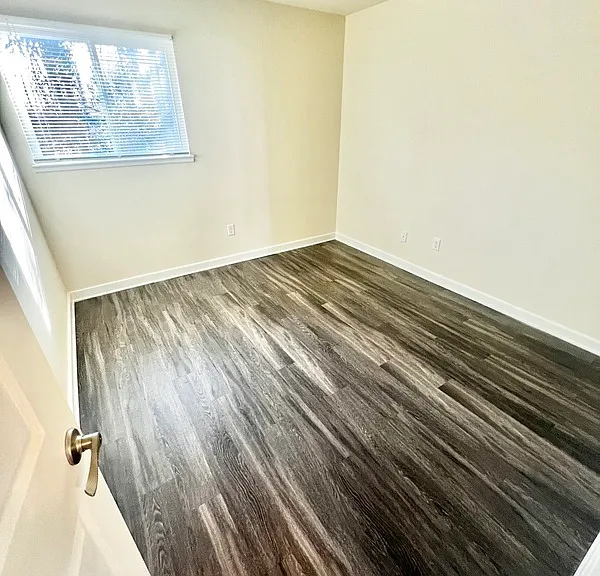 1243 Nelson St — Photo 6