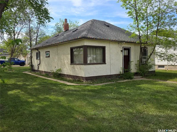 5460 Kings Avenue, Gull Lake, SK S0N 1A0