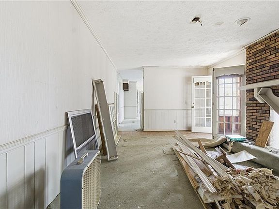 3rd image of 2282 Fairburn Rd