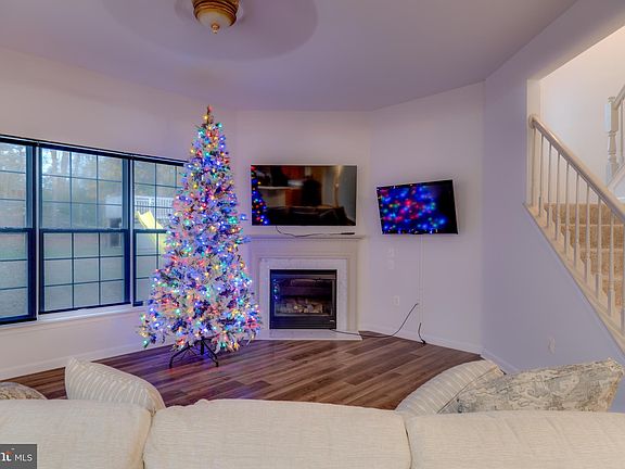 3rd image of 45672 Edge Mill Ct