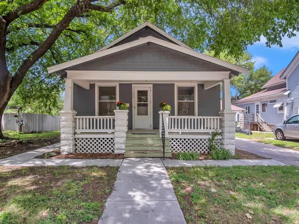 222 E 8th St, Newton, KS 67114
