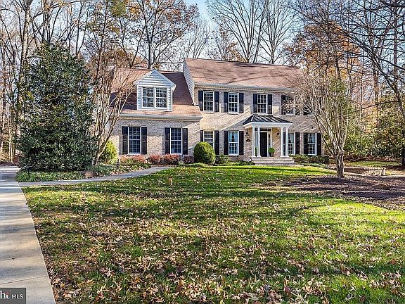 2nd image of 902 William Meade Ct