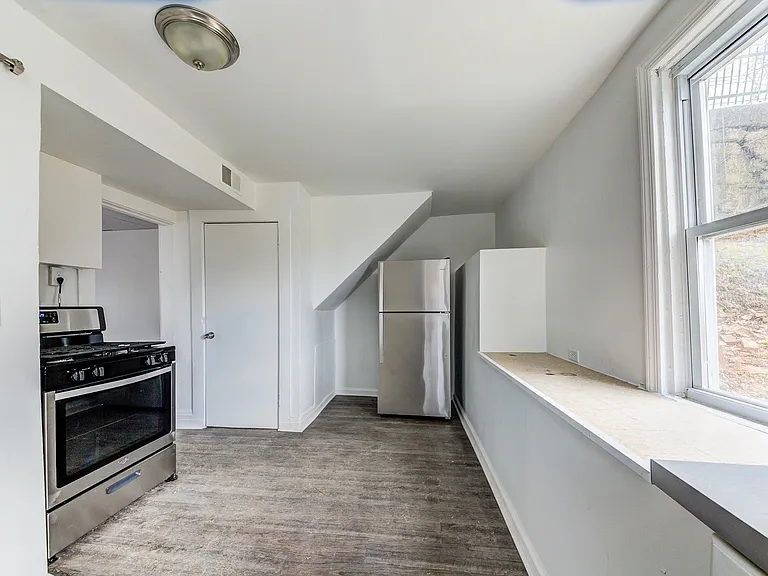 1840 Saint Patrick St S — Photo 4