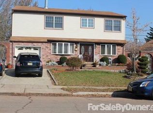 4 Sunnyside Dr, Carteret, NJ 07008