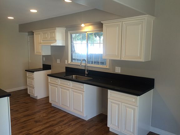 3rd image of 15455 Leadwell St