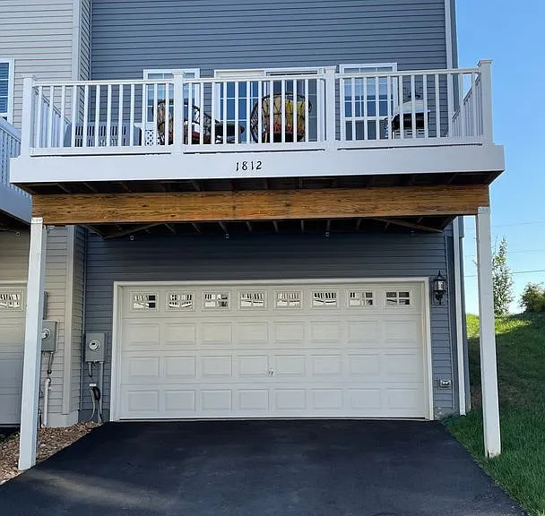 1812 Briscoe Ln — Photo 26