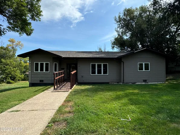 111 1st Ave W, Sisseton, SD 57262