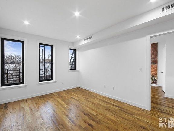 5th image of 1299 Putnam Ave #2C