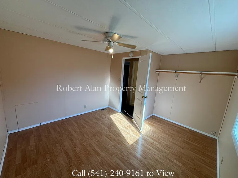 447 SW 5th St — Photo 6
