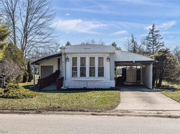 61 Parkway Dr, Olmsted Falls, OH 44138