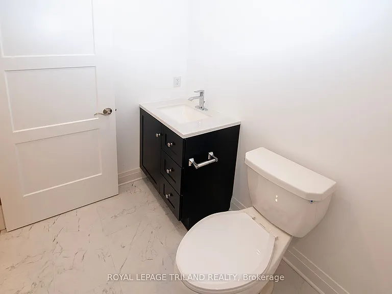 425 Dundas St #201 — Photo 15