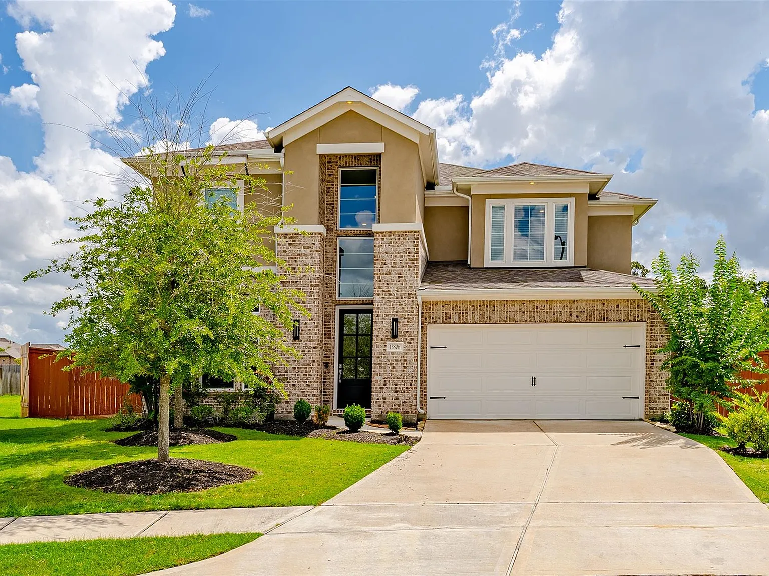 4 bed, 3.5 bath, 3110 sqft, $4,399 — Photo 2