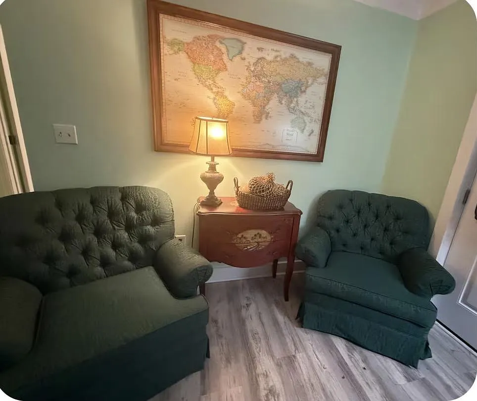 3 bed, 1.0 bath, 1600 sqft, $468 — Photo 2