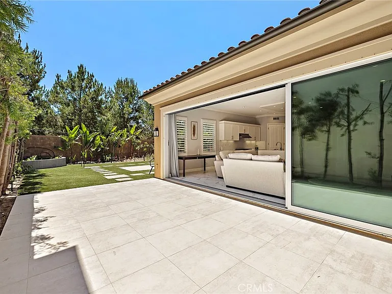 72 Henson — Photo 4