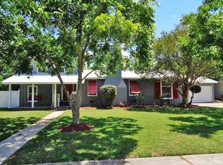 1303 W Broad St, Freeport, TX 77541