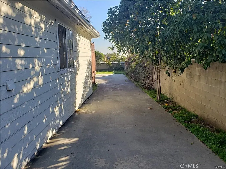 148 W Highland Ave — Photo 17