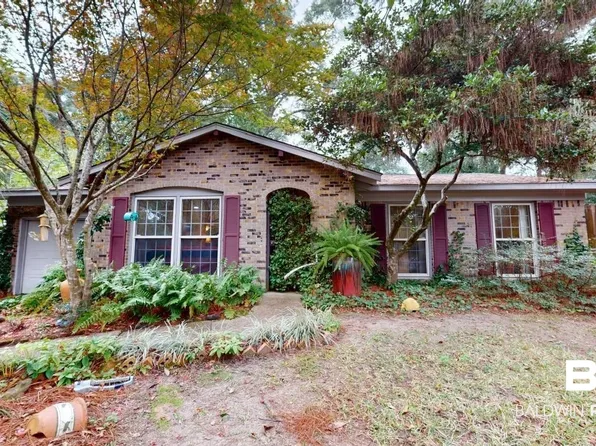 303 Vanderbilt Dr, Mobile, AL 36608