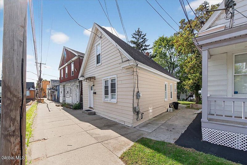 4th image of 1857 Foster Avenue